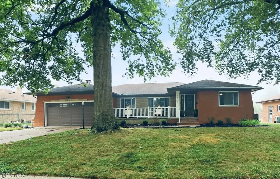 14395 Robert Drive, Middleburg Heights, OH 44130 - #2