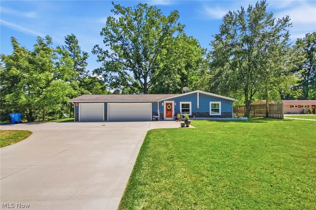 8870 N Spring Valley Park Drive, Chagrin Falls, OH 44023 - #1