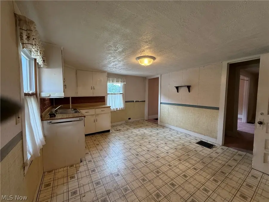 1644 W Mahoning Trumbull Co Line Road, Mineral Ridge, OH 44440 - #3