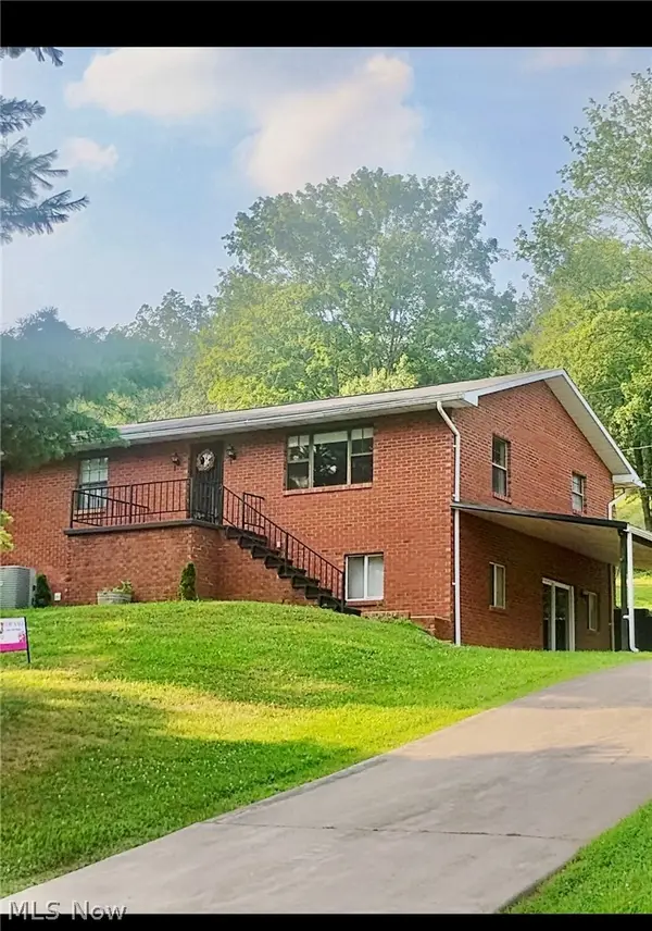 1805 Lee Creek Rd, Belleville, WV 26133