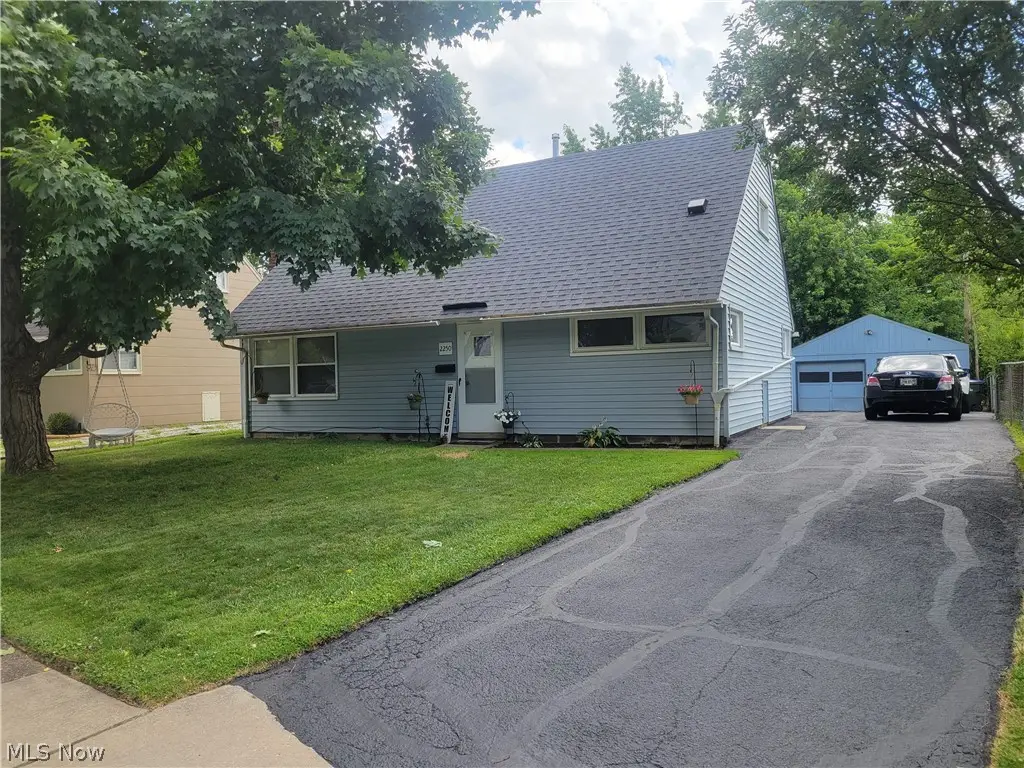 2250 Wichert Drive, Cuyahoga Falls, OH 44221 - #1