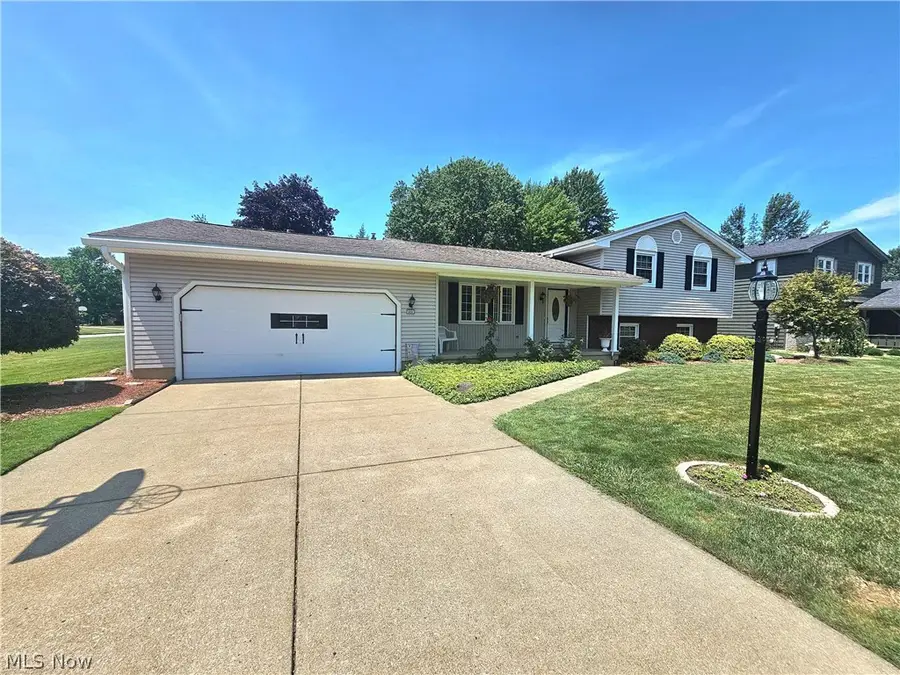 8394 Four Seasons Trail, Youngstown, OH 44514 - #2