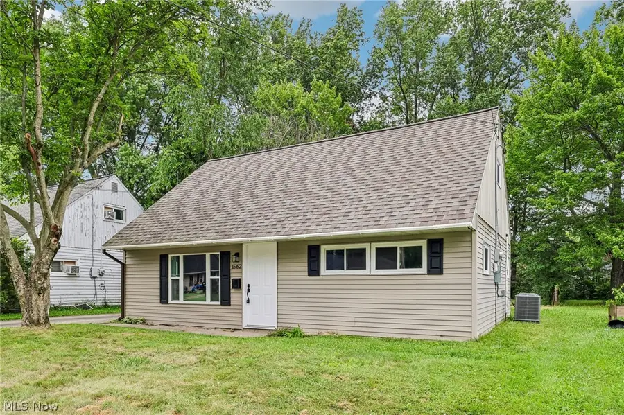 1562 Denison Nw Avenue, Warren, OH 44485 - #2