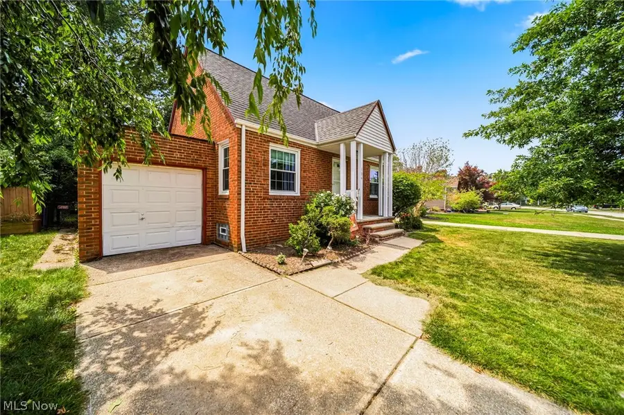 134 E 293rd Street, Willowick, OH 44095 - #3