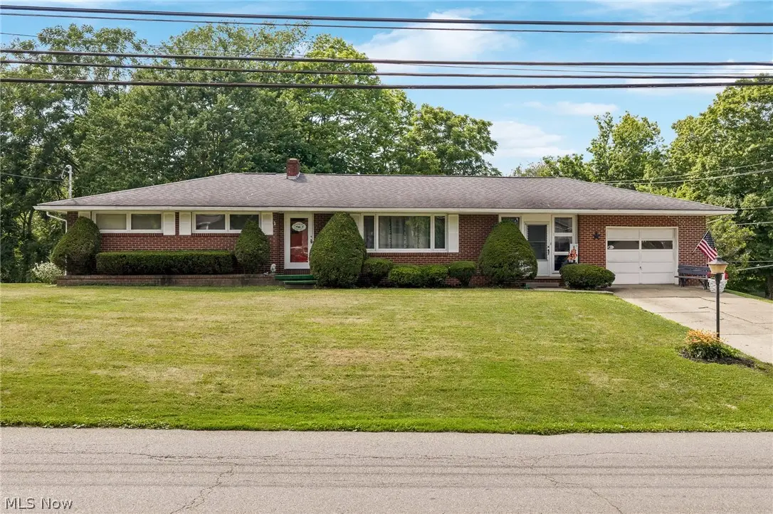 711 27th Nw Street, Massillon, OH 44647 - #1