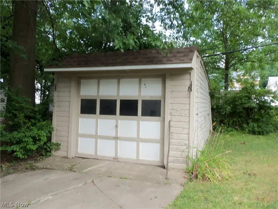 885 Nelaview Road, Cleveland Heights, OH 44112 - #3