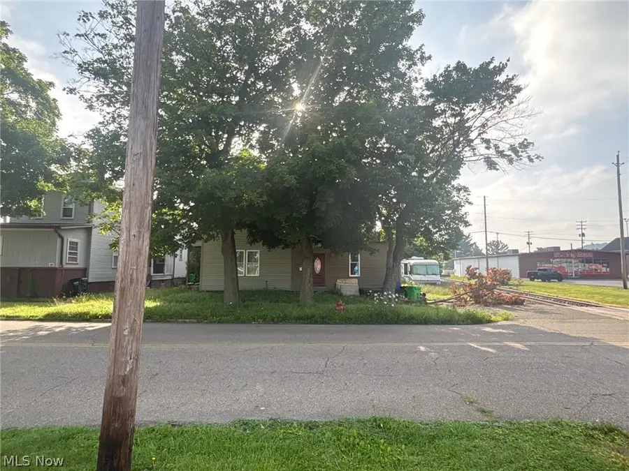 405 N Uhrich Street, Uhrichsville, OH 44683 - #3