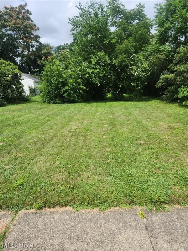 66 Holcomb Avenue, Mogadore, OH 44260