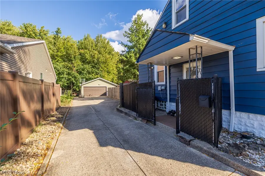 2415 E Ridgewood Drive, Seven Hills, OH 44131 - #3
