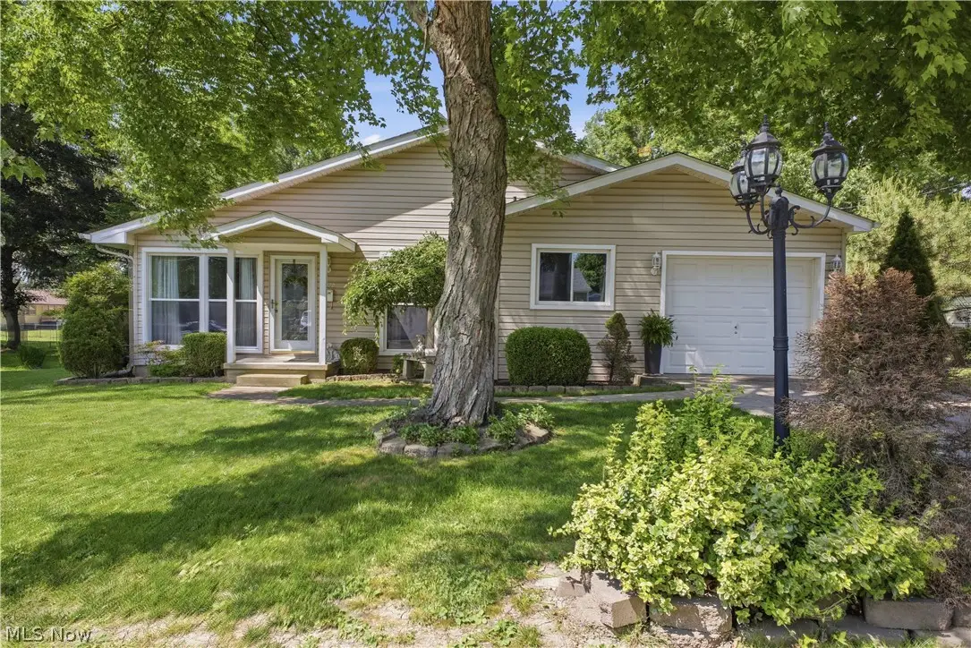 222 Sunset Court, Columbiana, OH 44408 - #1