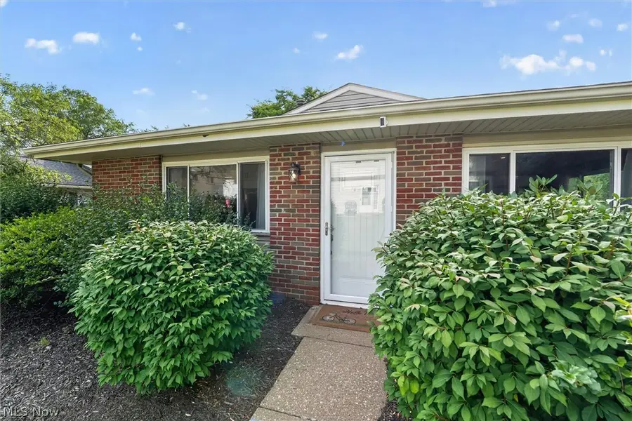 3826 Twin Pines Drive, Uniontown, OH 44685 - #3