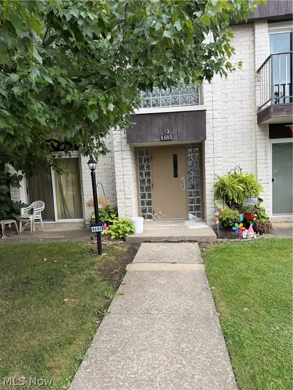 8685 N Akins Road #204, North Royalton, OH 44133