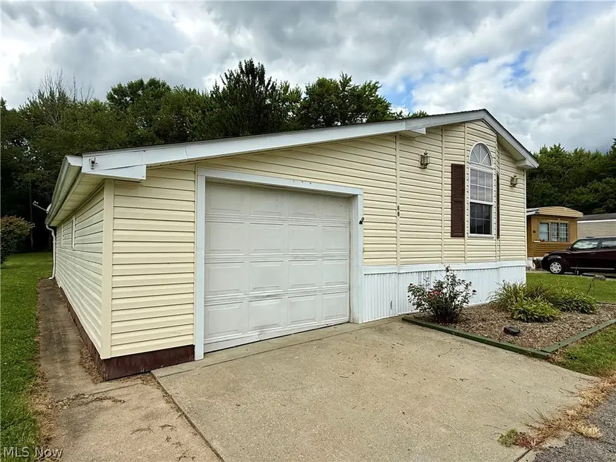 68 Stoneybrook Drive, Hubbard, OH 44425 - #2
