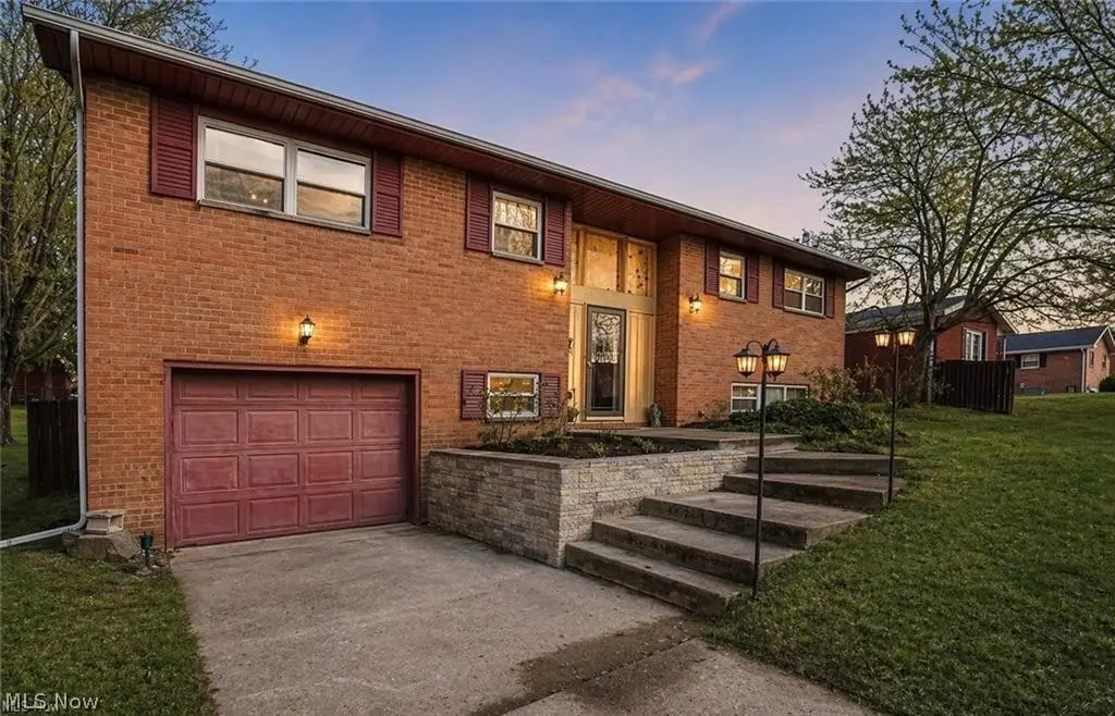 906 Westview Drive, Belpre, OH 45714 - #1
