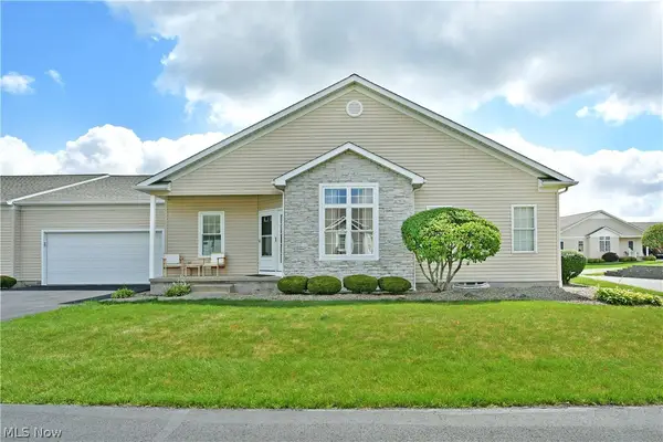 24 Abbington Nw Drive, Warren, OH 44481