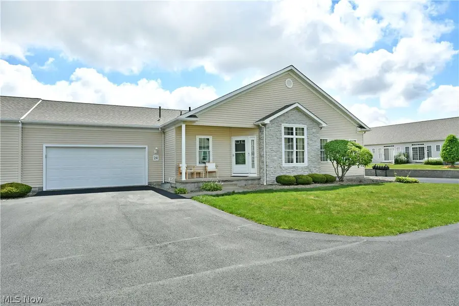 24 Abbington Nw Drive, Warren, OH 44481 - #2