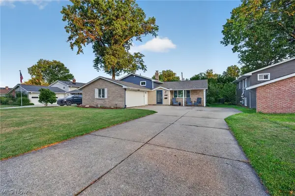 25077 Deerfield Drive, North Olmsted, OH 44070