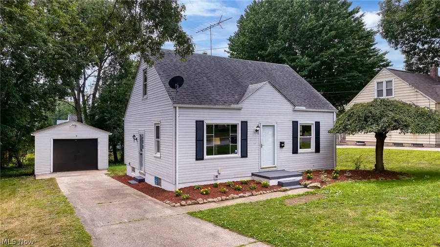 106 E Dresden Avenue, Akron, OH 44301 - #2