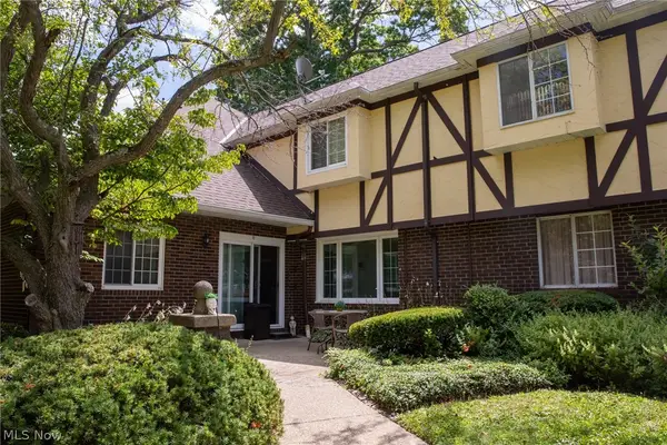 8240 Deepwood Boulevard #7-11, Mentor, OH 44060