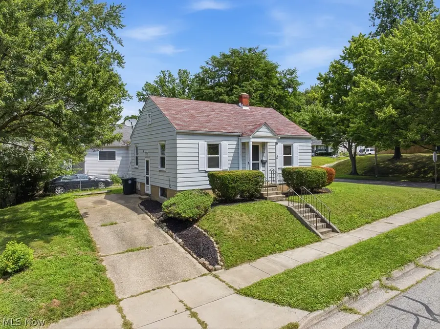 838 Kickapoo Avenue, Akron, OH 44305 - #3