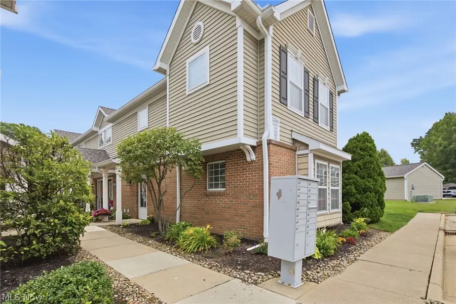 3284 Lenox Village Drive #104, Fairlawn, OH 44333 - #3
