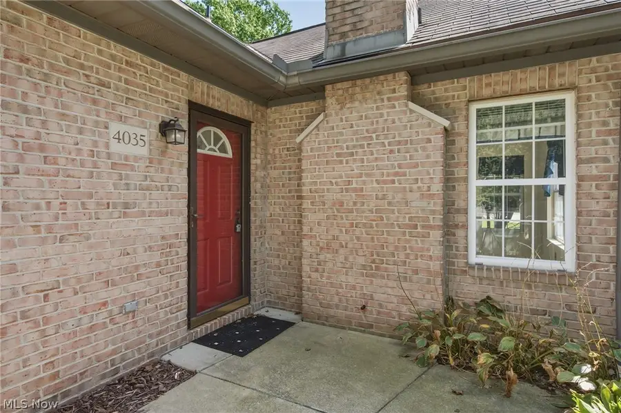 4035 Villas Drive, Stow, OH 44224 - #3