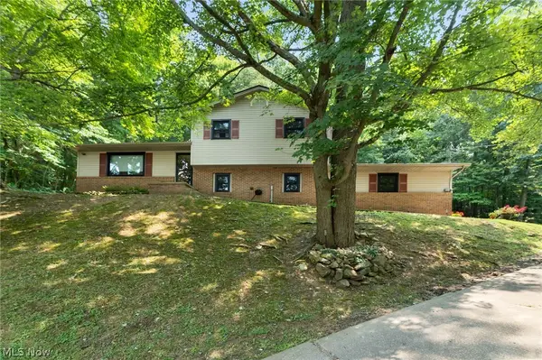 8148 Avalon Nw Road, Malvern, OH 44644