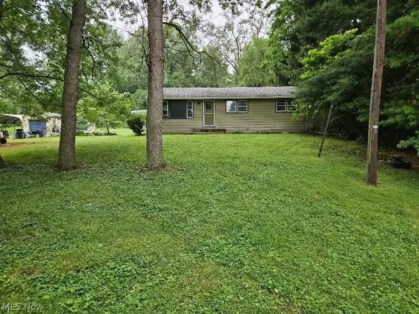 2439 Broadway Ne Avenue, East Canton, OH 44730