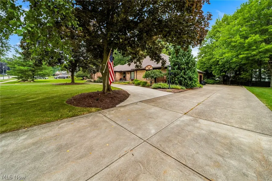 428 Locklie Drive, Highland Heights, OH 44143 - #3