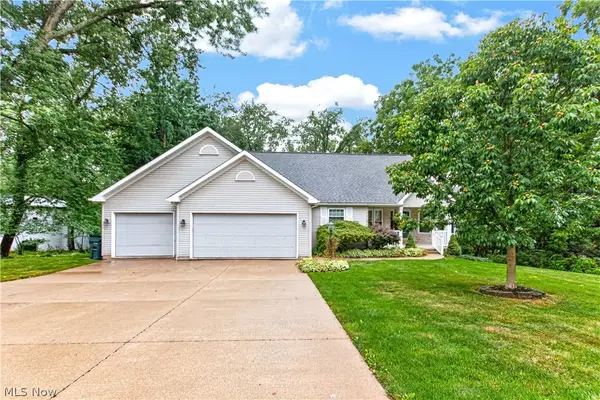 213 Crestland Nw Avenue, North Canton, OH 44720