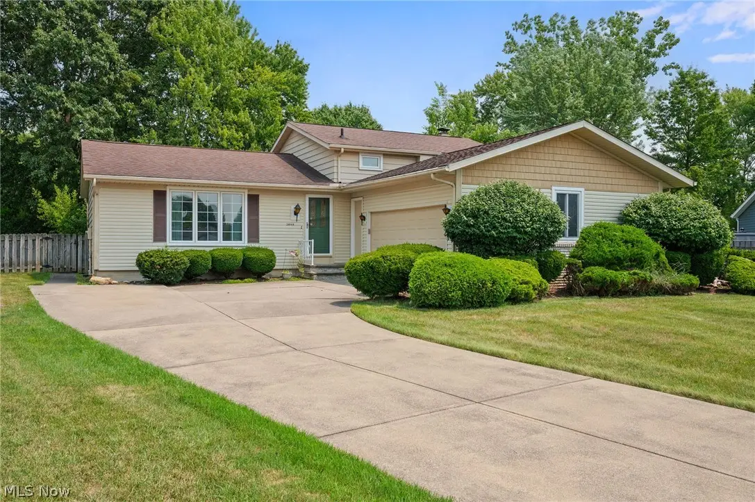 20548 Holly Circle, Strongsville, OH 44149 - #1