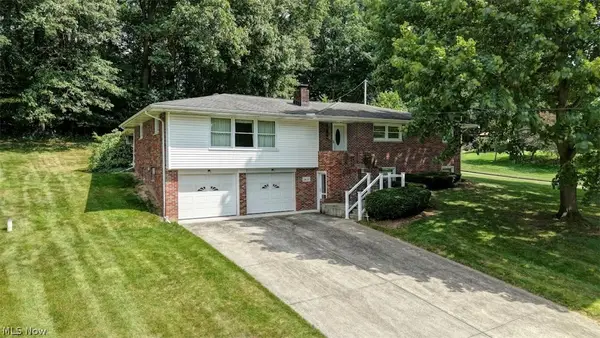 2400 Willow Brook Nw Drive, Dover, OH 44622