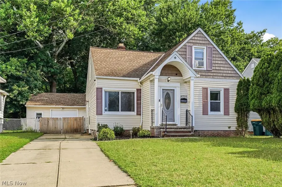 16705 Raymond Street, Maple Heights, OH 44137 - #2