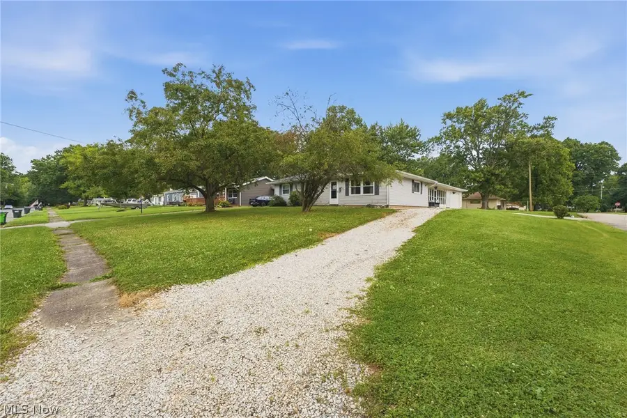 407 Dorwood Drive, Alliance, OH 44601 - #2