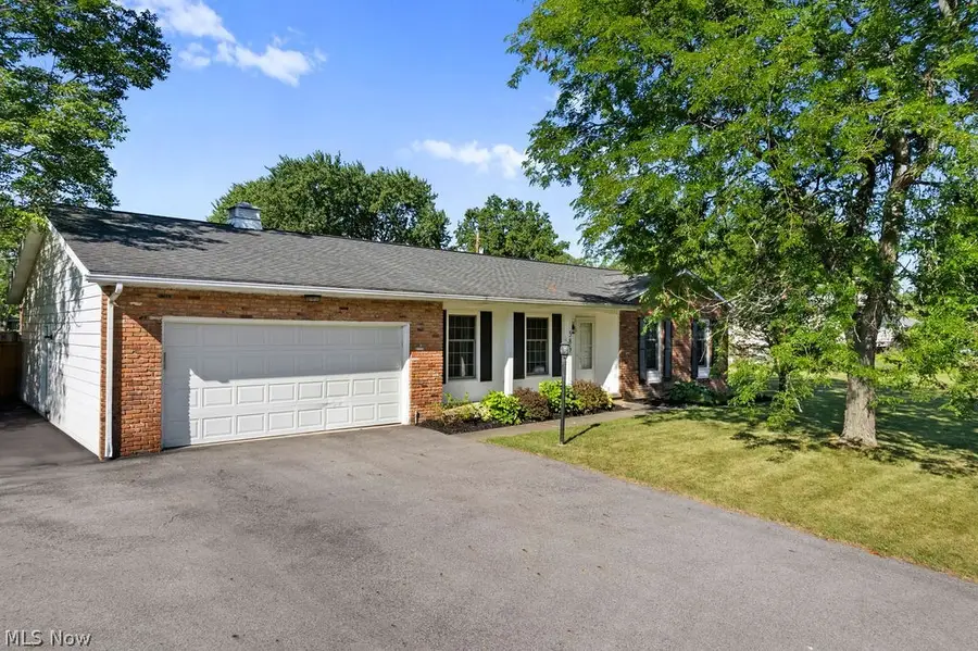586 Brookpark Drive, Cuyahoga Falls, OH 44223 - #3