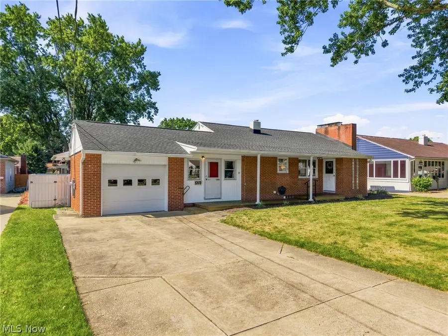 820 Harmon Sw Street, North Canton, OH 44720 - #3
