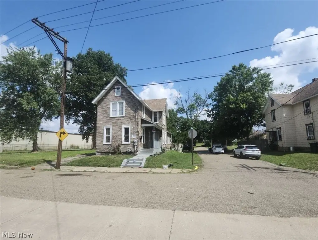 1325 4th Nw Street, Canton, OH 44703 - #1