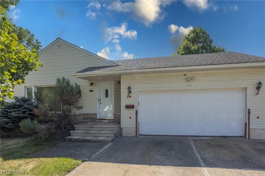 1668 Chelmsford, Mayfield Heights, OH 44124 - #2