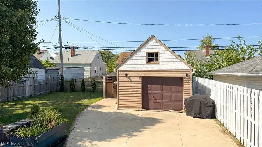356 E 329th Street, Willowick, OH 44095 - #2