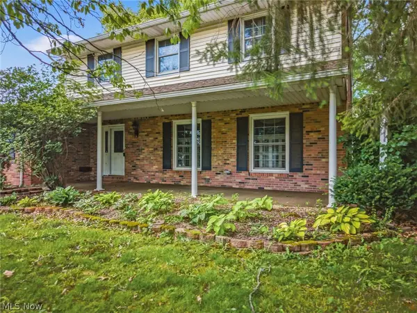 2211 Hunting Valley Nw Street, North Canton, OH 44720