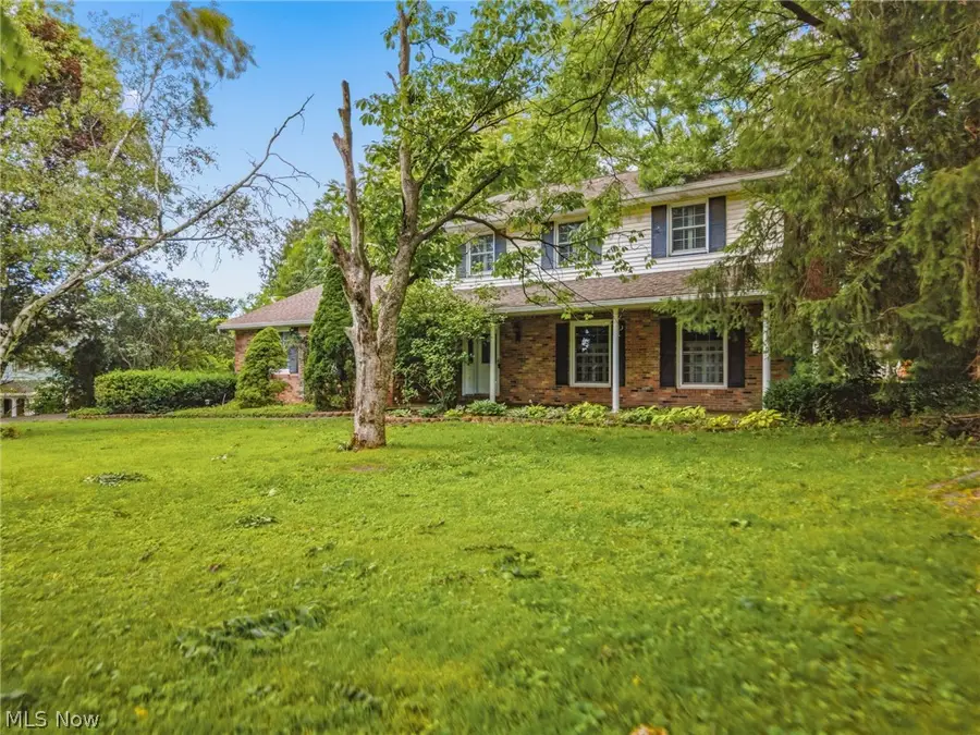 2211 Hunting Valley Nw Street, North Canton, OH 44720 - #2