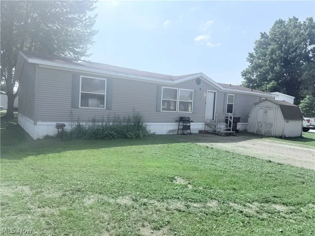 1241 N Park Circle, Brookfield, OH 44403 - #1