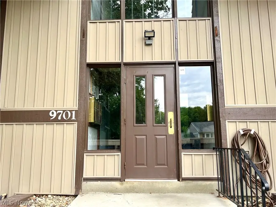 9701 Sunrise Boulevard #L28, North Royalton, OH 44133 - #2