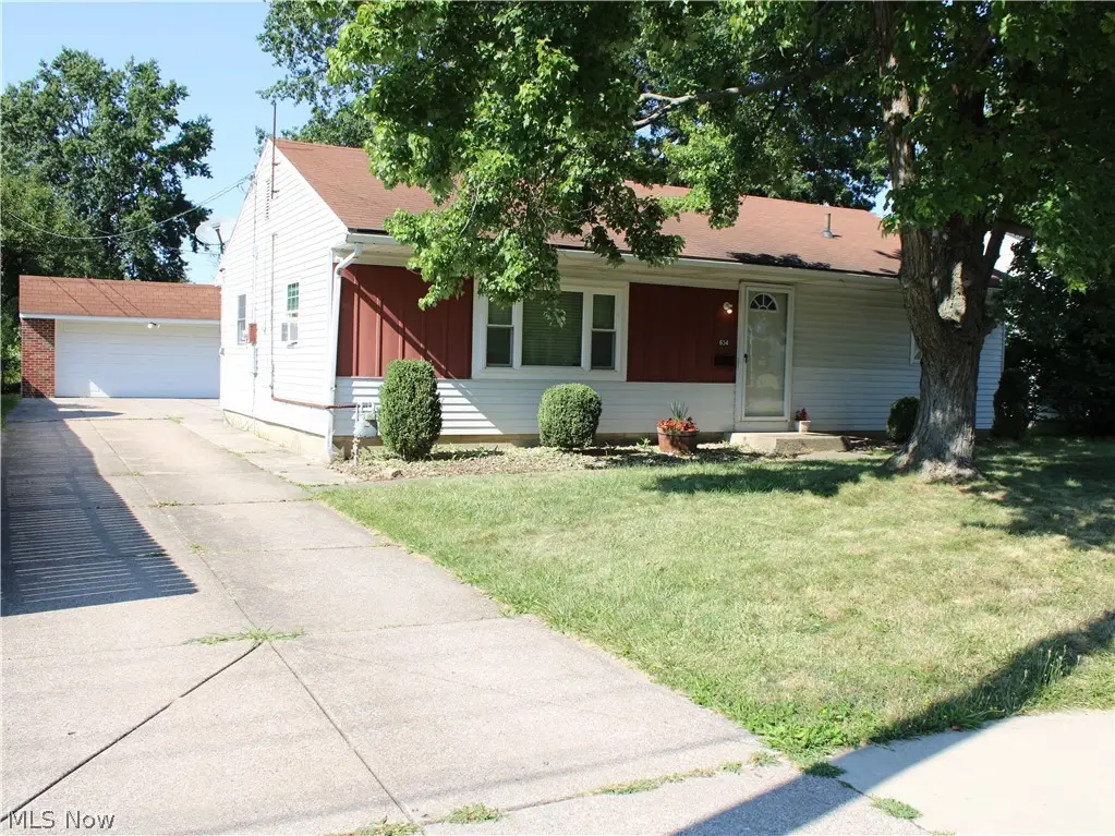 654 Poplar Street, Elyria, OH 44035 - #1