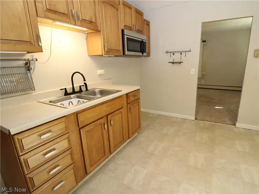 654 Poplar Street, Elyria, OH 44035 - #2