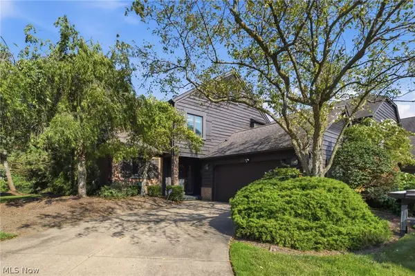 815 Brick Mill Run #18, Westlake, OH 44145