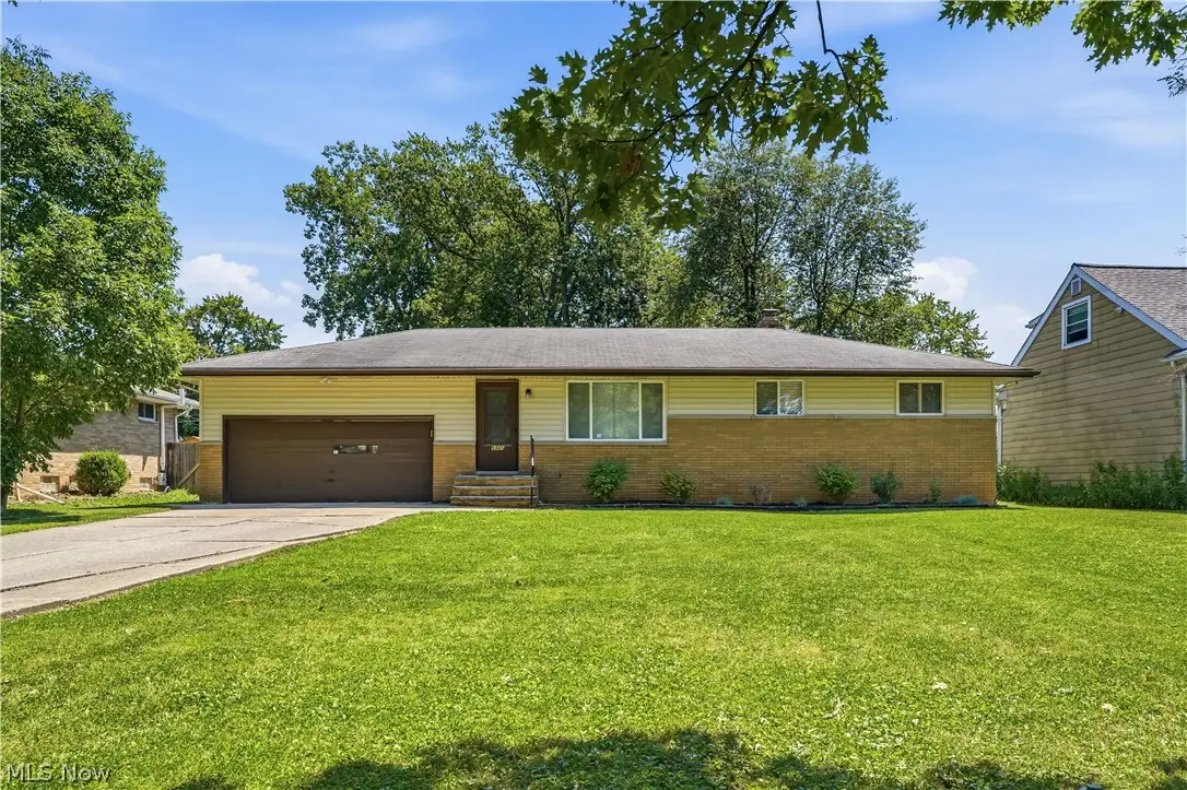8985 Big Creek Parkway, Strongsville, OH 44149 - #1