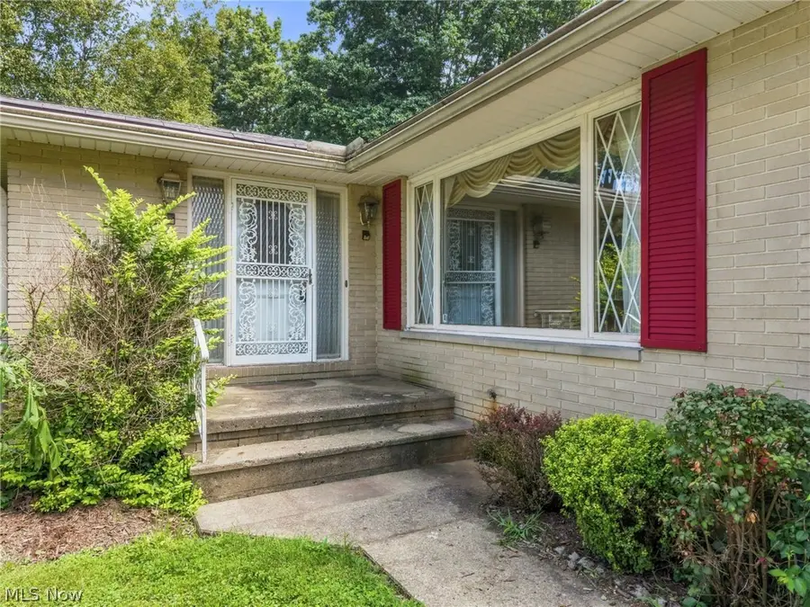 1129 Oak Tree Road, Akron, OH 44320 - #2