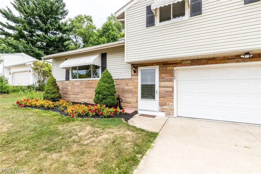 9909 Cynthia Drive, Twinsburg, OH 44087 - #2