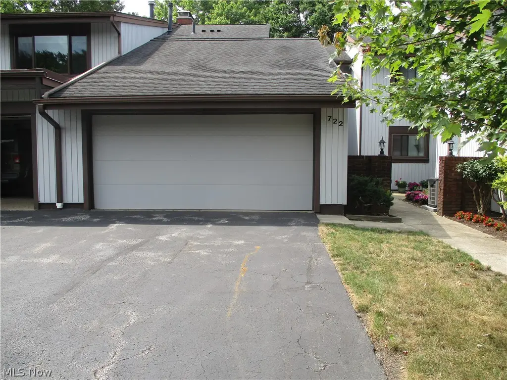 722 Tinkers Lane, Sagamore Hills, OH 44067 - #1